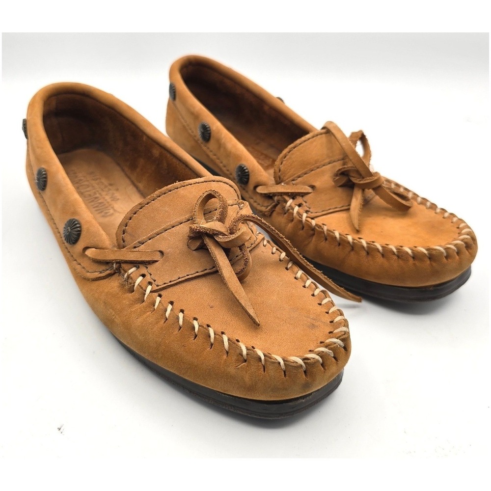 Minnetonka Tan Suede Moccasins Concho Studded Hard Sole Flats Brown Womens 8